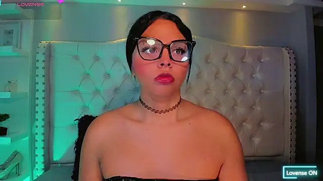Snapshot of Maia_Hotts chatting on 06-01-26, 07:57 Maia Hotts online show from 06-01-26, 07:57