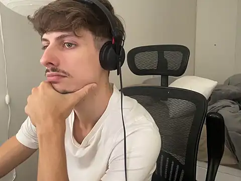 vitoraugustoxxx online show from 02-09-26, 02:48