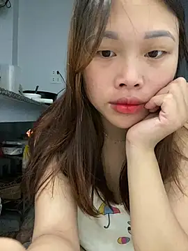 Snapshot of Emxinhka1 chatting on 07-13-26, 10:20 Emxinhka1 online show from 07-13-26, 10:20