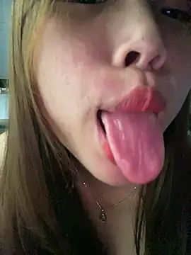 Snapshot of Emxinhka1 chatting on 07-29-26, 02:49 Emxinhka1 online show from 07-29-26, 02:49