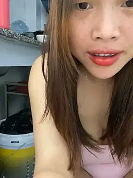 Snapshot of Emxinhka1 chatting on 07-17-26, 03:48 Emxinhka1 online show from 07-17-26, 03:48