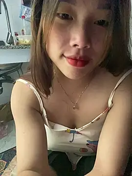 Snapshot of Emxinhka1 chatting on 07-16-26, 03:42 Emxinhka1 online show from 07-16-26, 03:42