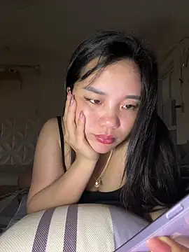 Snapshot of _Lylyy chatting on 04-16-26, 04:02 Lylyy online show from 04-16-26, 04:02