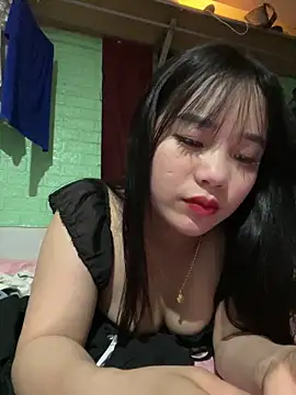 Snapshot of _Lylyy chatting on 03-27-26, 02:07 Lylyy online show from 03-27-26, 02:07