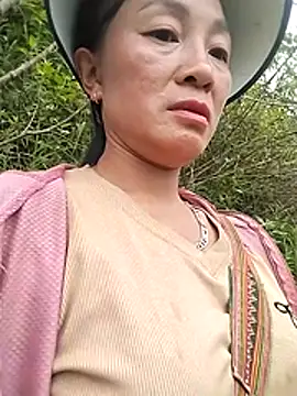 Snapshot of Neoone_1 chatting on 06-11-26, 12:32 Neoone 1 online show from 06-11-26, 12:32