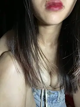 uyensexy online show from 04-17-26, 02:03