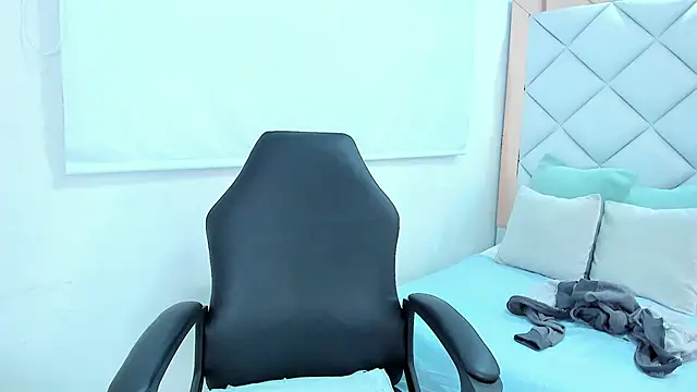 crystalstonee online show from 03-12-26, 07:40