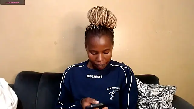 Snapshot of AppleAsss chatting on 06-11-26, 08:11 AppleAsss online show from 06-11-26, 08:11