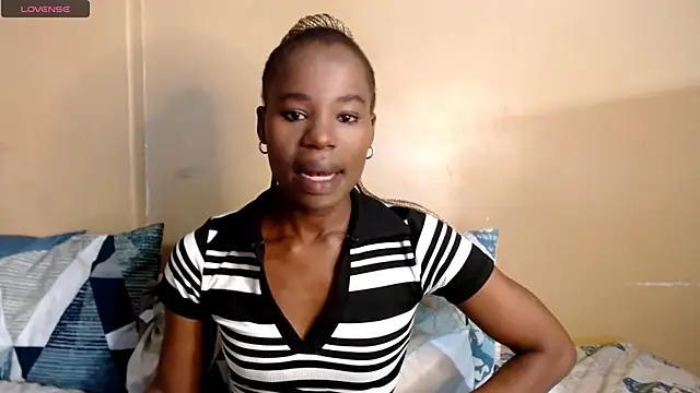 Snapshot of AppleAsss chatting on 06-12-26, 05:54 AppleAsss online show from 06-12-26, 05:54