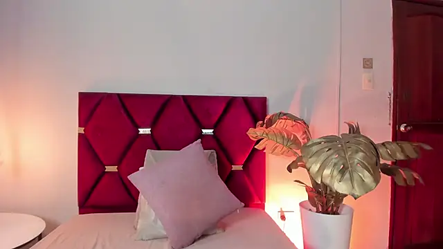 Snapshot of AnnaBroooks chatting on 02-07-26, 12:18 AnnaBroooks online show from 02-07-26, 12:18