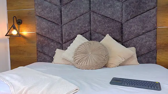 Snapshot of AnnieRouse__ chatting on 03-01-26, 11:43 AnnieRouse online show from 03-01-26, 11:43