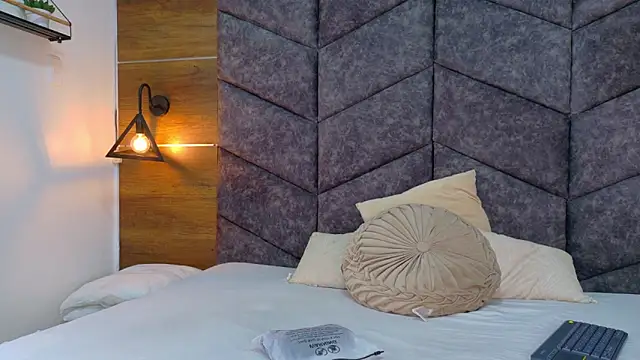 Snapshot of AnnieRouse__ chatting on 02-24-26, 11:44 AnnieRouse online show from 02-24-26, 11:44