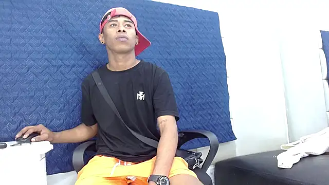 Snapshot of TonnyMarck chatting on 02-28-26, 02:44 TonnyMarck online show from 02-28-26, 02:44