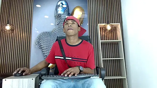 Snapshot of TonnyMarck chatting on 03-01-26, 01:55 TonnyMarck online show from 03-01-26, 01:55