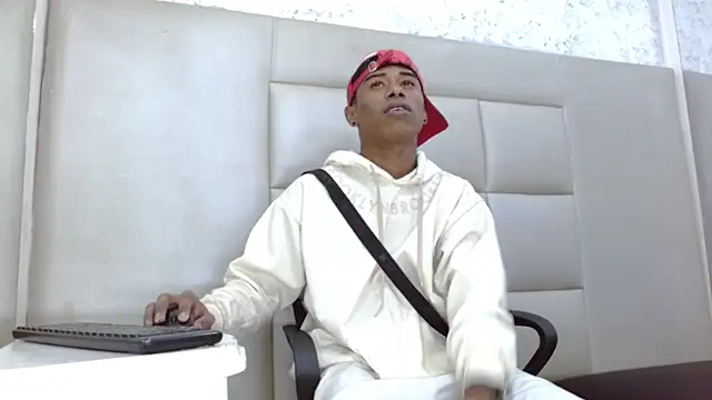 Snapshot of TonnyMarck chatting on 02-27-26, 02:34 TonnyMarck online show from 02-27-26, 02:34