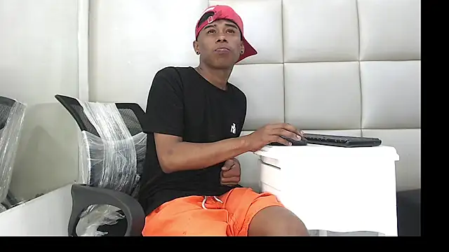 Snapshot of TonnyMarck chatting on 02-12-26, 03:17 TonnyMarck online show from 02-12-26, 03:17