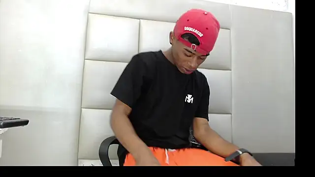 Snapshot of TonnyMarck chatting on 02-15-26, 02:23 TonnyMarck online show from 02-15-26, 02:23