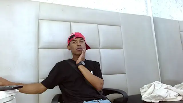 Snapshot of TonnyMarck chatting on 02-25-26, 02:34 TonnyMarck online show from 02-25-26, 02:34