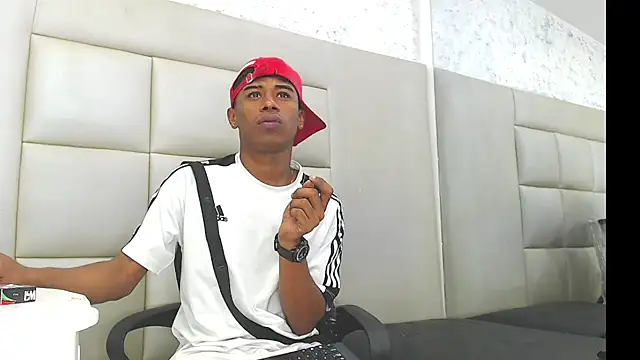 Snapshot of TonnyMarck chatting on 02-03-26, 09:03 TonnyMarck online show from 02-03-26, 09:03