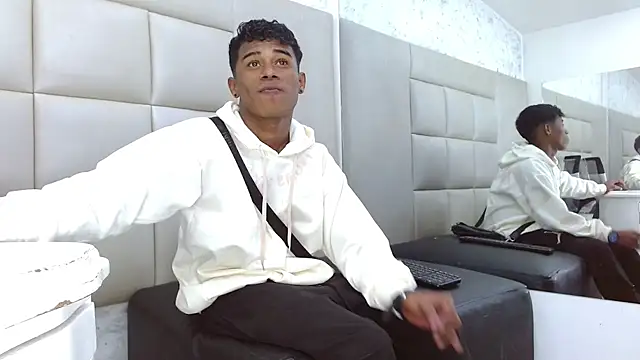 Snapshot of TonnyMarck chatting on 02-19-26, 03:03 TonnyMarck online show from 02-19-26, 03:03