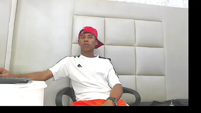 Snapshot of TonnyMarck chatting on 02-10-26, 07:07 TonnyMarck online show from 02-10-26, 07:07