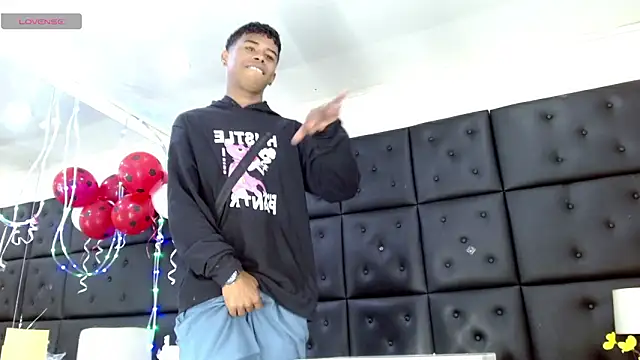 Snapshot of TonnyMarck chatting on 02-16-26, 03:27 TonnyMarck online show from 02-16-26, 03:27