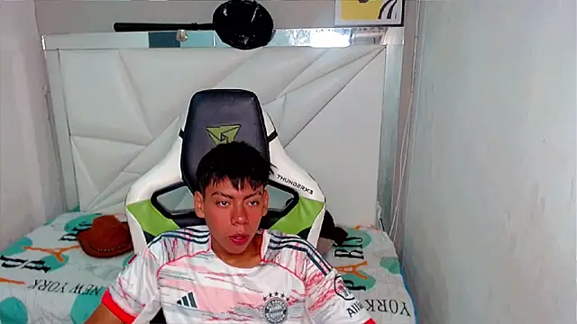 Liarr  online show from 03-12-26, 08:02