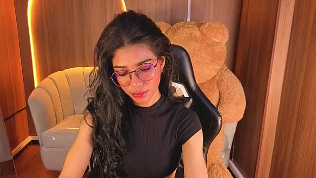 Snapshot of Alina_b_ chatting on 02-14-26, 12:49 Alina b online show from 02-14-26, 12:49