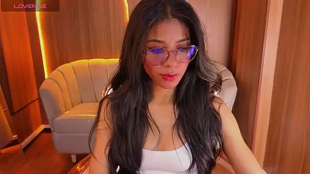 Snapshot of Alina_b_ chatting on 05-25-26, 07:56 Alina b online show from 05-25-26, 07:56