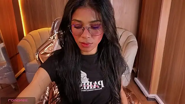 Snapshot of Alina_b_ chatting on 05-30-26, 07:52 Alina b online show from 05-30-26, 07:52