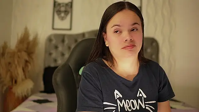 Snapshot of katt_eyes_ chatting on 02-08-26, 01:42 katt eyes online show from 02-08-26, 01:42