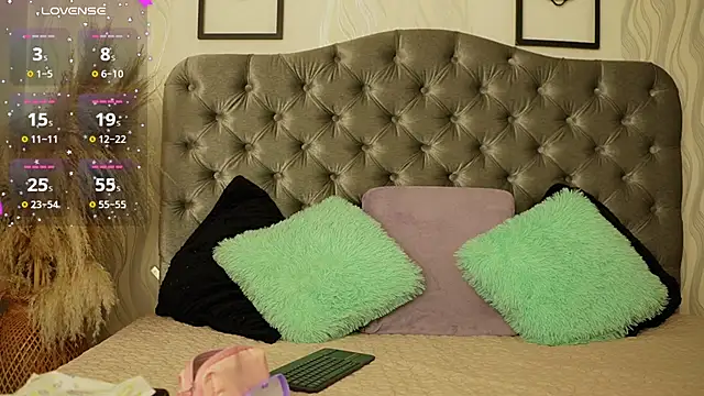 Snapshot of katt_eyes_ chatting on 02-25-26, 01:22 katt eyes online show from 02-25-26, 01:22