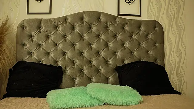 katt eyes  online show from 03-12-26, 01:15