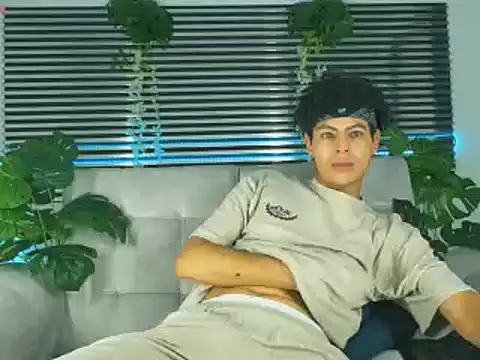 ThiiagoSaeenz online show from 04-07-26, 05:20