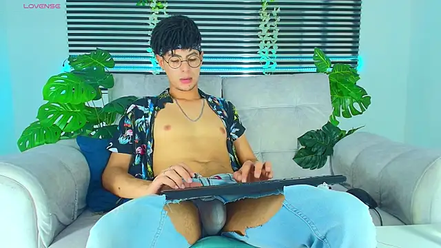 ThiiagoSaeenz online show from 04-15-26, 05:50