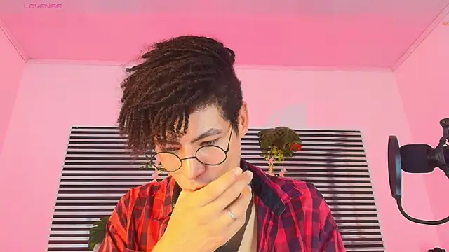 Snapshot of ThiiagoSaeenz chatting on 05-30-26, 04:45 ThiiagoSaeenz online show from 05-30-26, 04:45