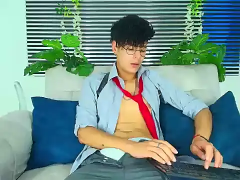 ThiiagoSaeenz online show from 02-11-26, 04:07