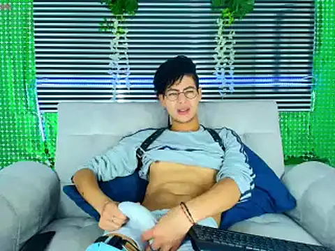 ThiiagoSaeenz online show from 03-25-26, 04:06