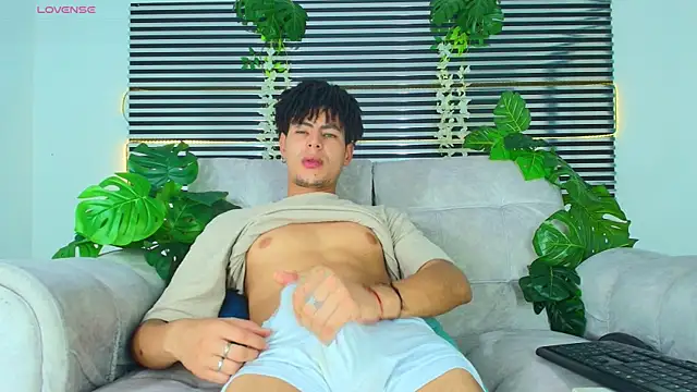 Snapshot of ThiiagoSaeenz chatting on 04-30-26, 11:20 ThiiagoSaeenz online show from 04-30-26, 11:20