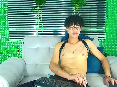 ThiiagoSaeenz online show from 03-18-26, 04:41