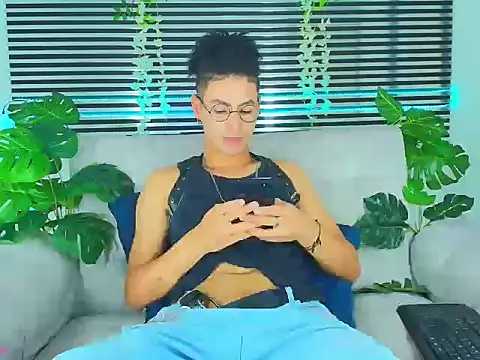 ThiiagoSaeenz online show from 04-08-26, 04:41