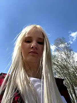 Snapshot of CrystalLili chatting on 05-05-26, 08:39 CrystalLili online show from 05-05-26, 08:39