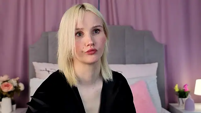 Snapshot of CrystalLili chatting on 06-04-26, 03:22 CrystalLili online show from 06-04-26, 03:22