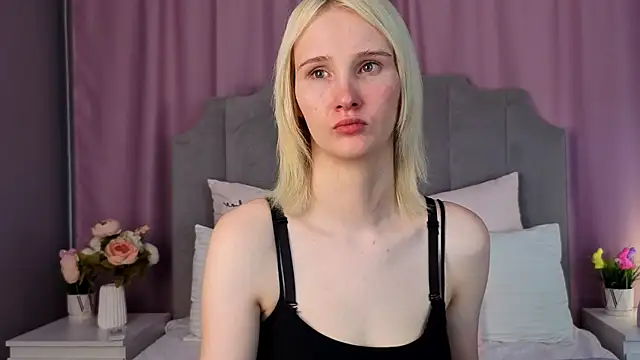 Snapshot of CrystalLili chatting on 06-10-26, 02:57 CrystalLili online show from 06-10-26, 02:57