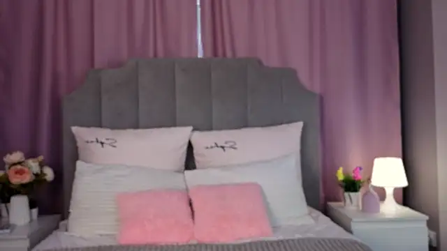 Snapshot of CrystalLili chatting on 06-01-26, 04:56 CrystalLili online show from 06-01-26, 04:56