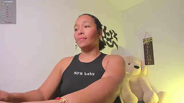 Snapshot of Nia13 chatting on 02-05-26, 05:14 Nia13 online show from 02-05-26, 05:14