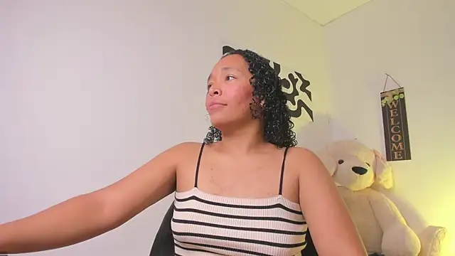 Snapshot of Nia13 chatting on 02-26-26, 01:05 Nia13 online show from 02-26-26, 01:05