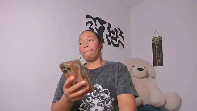 Snapshot of Nia13 chatting on 02-22-26, 07:22 Nia13 online show from 02-22-26, 07:22