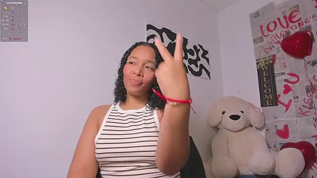 Snapshot of Nia13 chatting on 02-16-26, 05:39 Nia13 online show from 02-16-26, 05:39