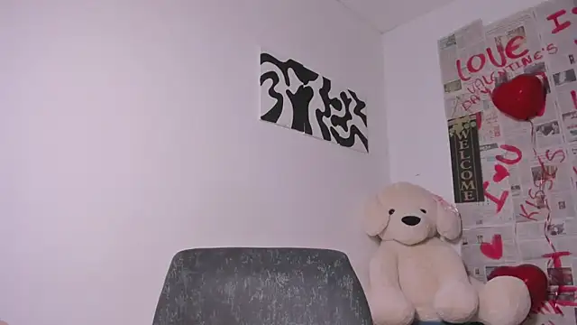 Snapshot of Nia13 chatting on 02-17-26, 06:33 Nia13 online show from 02-17-26, 06:33